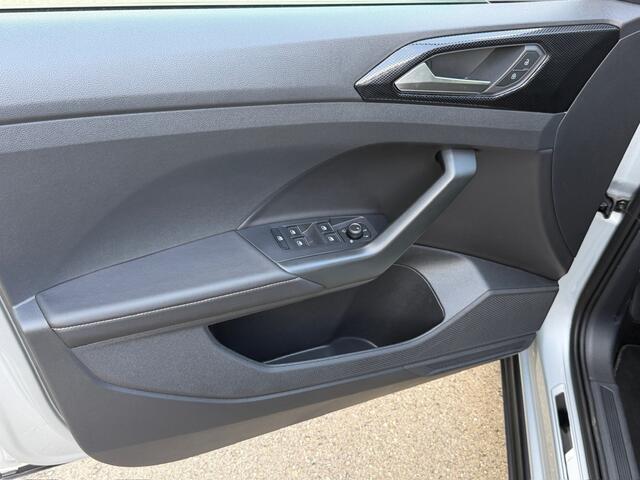 Volkswagen T-Cross 1.5 TSI 150pk DSG R-Line | Camera | Trekhaak | Dode hoek | Navi | IQ light | Rijklaar incl. garantie