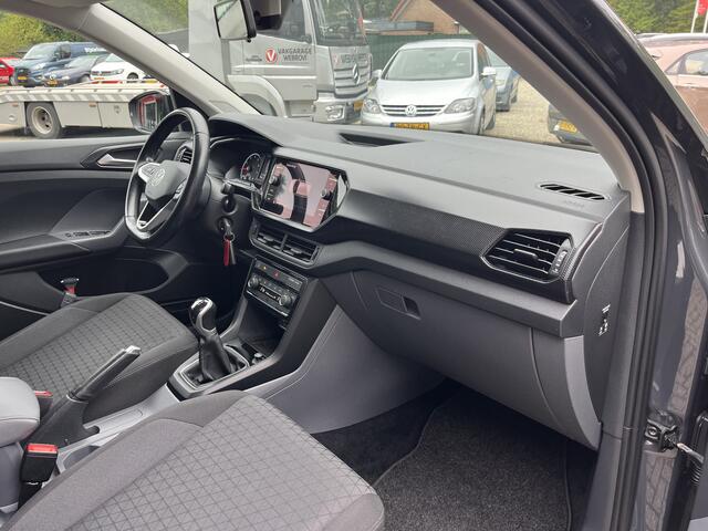 Volkswagen T-Cross 1.0 TSI Life Camera Carplay Trekhaak Urano Grey