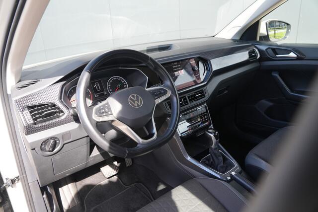 Volkswagen T-Cross 1.5 TSI Style DSG7 - Carplay - Adaptive Cruise - DAB - LED - Stoelverwarming - Camera - Trekhaak - Rijklaar