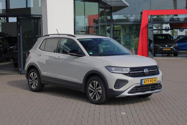 Volkswagen T-Cross 1.0 TSI Life Edition 60 maanden / 100.000km garantie, discover pro navigatie, parkeersensoren voor en achter (PDC), dodehoekdetectie (Side Assist), privacy glas, 16" 'Zurich' LMV, verwarmbare voorstoelen, climatronic, draadloos Apple Carplay & Android Auto, draadloze telefoonlader, adaptieve cruise control (ACC), multifunctioneel lederen stuurwiel, ambiente verlichting, regensensor, LED koplampen, elektrisch verstel-, verwarm- en inklapbare buitenspiegels etc.