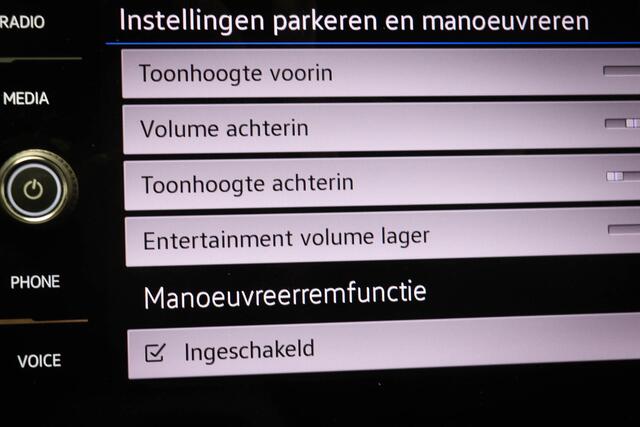 Volkswagen T-Cross 1.0 TSI Life Edition | COMFORT PACK | CLIMA | STOELVERWARMING | NAVIGATIE | DAB | APPLE | CAMERA