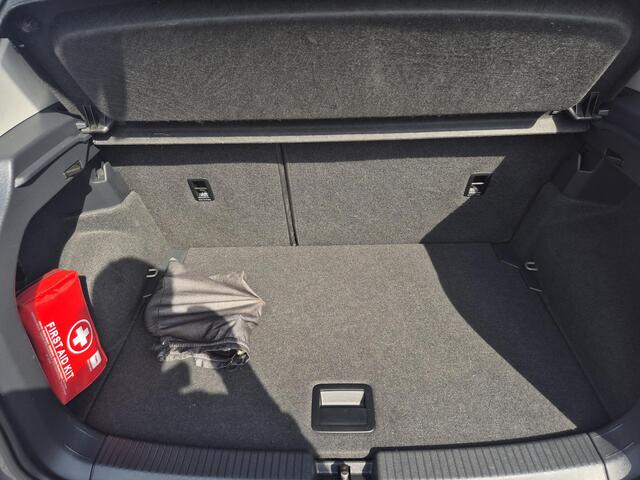 Volkswagen T-Cross 1.0 TSI R-Line | Navigatie | Afneembare Trekhaak | Stoelverwarming | Camera |