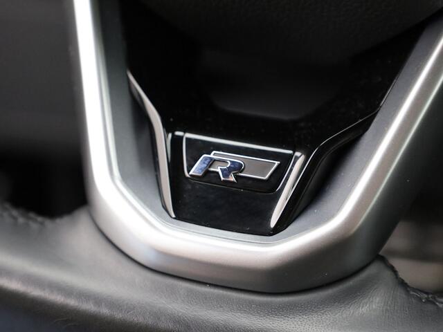 Volkswagen T-Cross 1.0 TSI Style Business R | Camera | Keyless | Trekhaak | Stoelverwarming | Apple / Android | Prijs Rijklaar!!