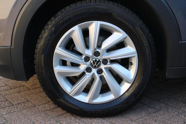 Volkswagen T-Cross 1.0 TSI Life | Adaptieve cruise | BLIS | Trekhaak | Stoelverwarming | Carplay