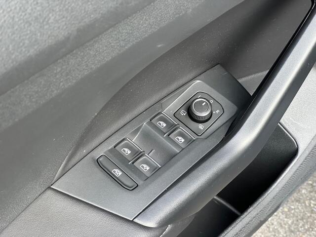 Volkswagen T-Cross 1.0 TSI 116pk DSG Goal | Dode hoek | Trekhaak | Stoelverwarming | Navi | 4-seizoenen banden | Rijklaar incl. garantie