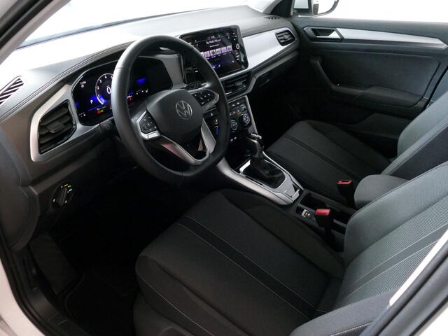 Volkswagen T-Roc 1.5 TSI 150PK CARPLAY NAVI STOEL VERW. LED VIR.COCKPIT 03/2024 70 BIJNA NIEUWE VOLKSWAGEN'S UIT VOORRAAD LEVERBAAR