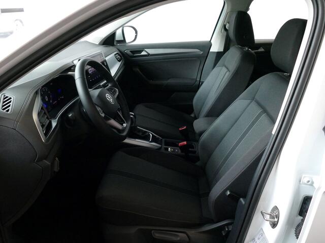 Volkswagen T-Roc 1.5 TSI 150PK CARPLAY NAVI STOEL VERW. LED VIR.COCKPIT 03/2024 70 BIJNA NIEUWE VOLKSWAGEN'S UIT VOORRAAD LEVERBAAR