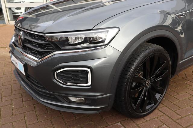 Volkswagen T-Roc 1.5 TSI Style R-line DSG automaat. Panoramadak, afneembare trekhaak, set winterwielen.