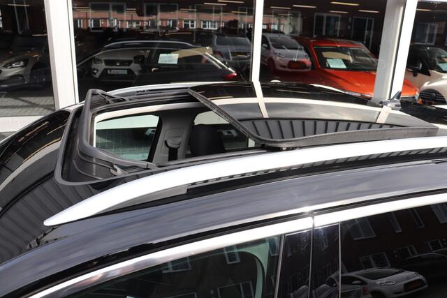 Volkswagen T-Roc 1.5 TSI Style R-line DSG automaat. Panoramadak, afneembare trekhaak, set winterwielen.