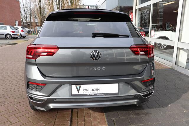 Volkswagen T-Roc 1.5 TSI Style R-line DSG automaat. Panoramadak, afneembare trekhaak, set winterwielen.