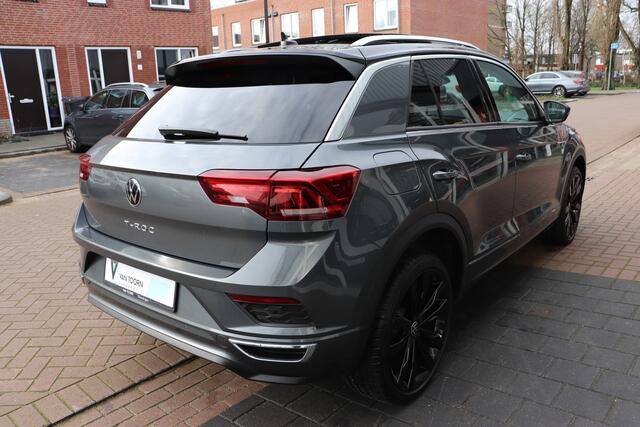 Volkswagen T-Roc 1.5 TSI Style R-line DSG automaat. Panoramadak, afneembare trekhaak, set winterwielen.