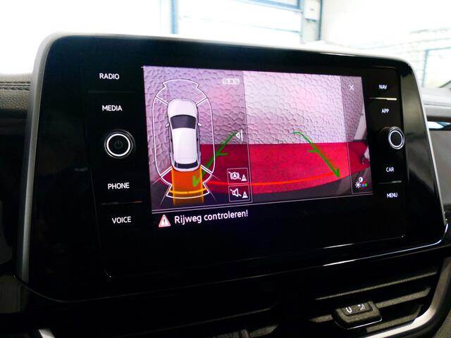 Volkswagen T-Roc 1.5 TSI 150PK R-LINE EVO IQ LIGHT ALCANTARA ELEK.KLEP CARPLAY STOEL/STUUR VERW. 18"LMV VIR.COCKPIT 06/2024