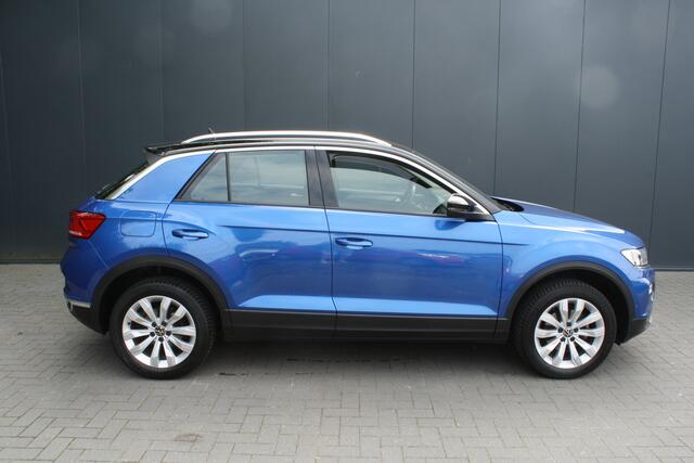 Volkswagen T-Roc 1.5 TSI Style Business AUTOMAAT - NAVIGATIE- TREKHAAK - PDC