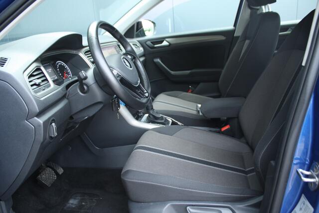 Volkswagen T-Roc 1.5 TSI Style Business AUTOMAAT - NAVIGATIE- TREKHAAK - PDC