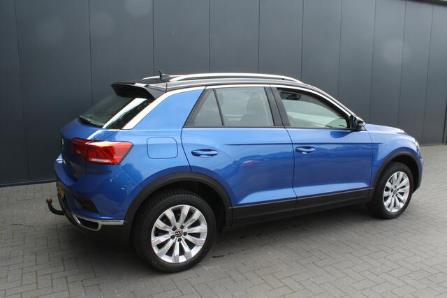 Volkswagen T-Roc 1.5 TSI Style Business AUTOMAAT - NAVIGATIE- TREKHAAK - PDC