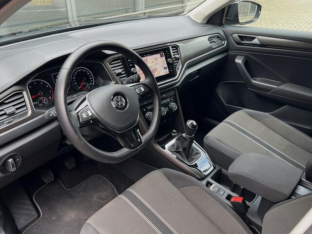 Volkswagen T-Roc 1.0 116PK TSI SPORT *!* NAVIGATIE/ 17 INCH/ PDC/ ECC *!*