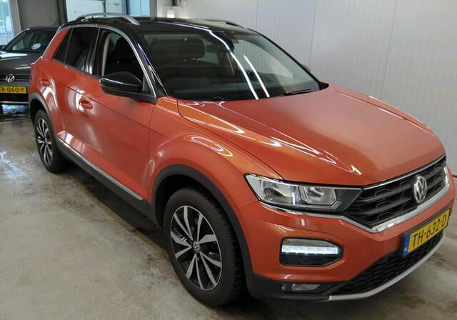 Volkswagen T-Roc 1.0 TSI 85KW STYLE + DESIGN Navigatie Camera Virtual Cockpit Clima ACC Extra Getint Glas 17 Inch velgen Mirror LInk Carplay Android Auto DAB 1e Eigenaar NL Auto