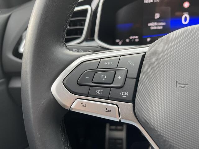 Volkswagen T-Roc 1.5 TSI R-Line Business 17"/Panoramadak/IQ Light/Virtual Cockpit/Adaptieve cruise/Stoelverwarming/Apple Carplay & Android Auto/Camera/PDC v+a