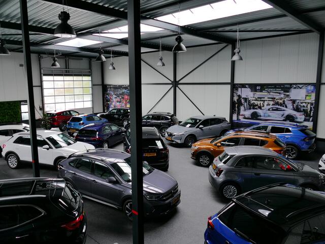 Volkswagen T-Roc 1.5 TSI 150PK EVO ELEK.KLEP ADAP.CRUISE LED VIR.COCKPIT CAMERA STOEL.VERW. 17''LMV KEYLESS 2024 70 BIJNA NIEUWE VOLKSWAGEN'S UIT VOORRAAD LEVERBAAR