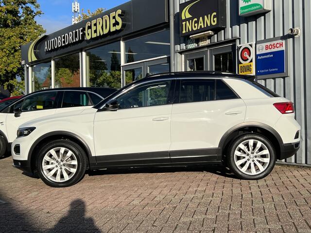 Volkswagen T-Roc 1.0 TSI Style | PANORAMADAK | ACHTERUITCAMERA | NAVIGATIE |