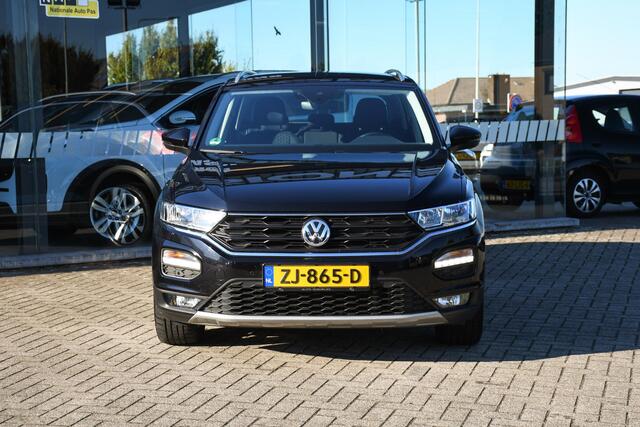 Volkswagen T-Roc 1.5 TSI Style APPLE CARPLAY/ LM 17/ LED/ PDC