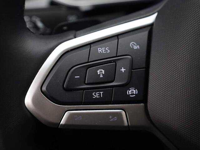 Volkswagen T-Roc 1.5TSI/150PK R-Line DSG · Navigatie · Parkeersensoren + camera · Stoelverwarming · Garantie tot januari 2026