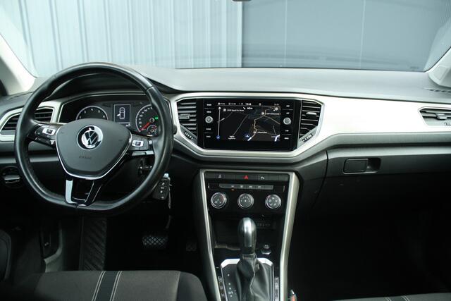 Volkswagen T-Roc 1.5 TSI Style Business - NAVIGATIE - CARPLAY - TREKHAAK - PDC