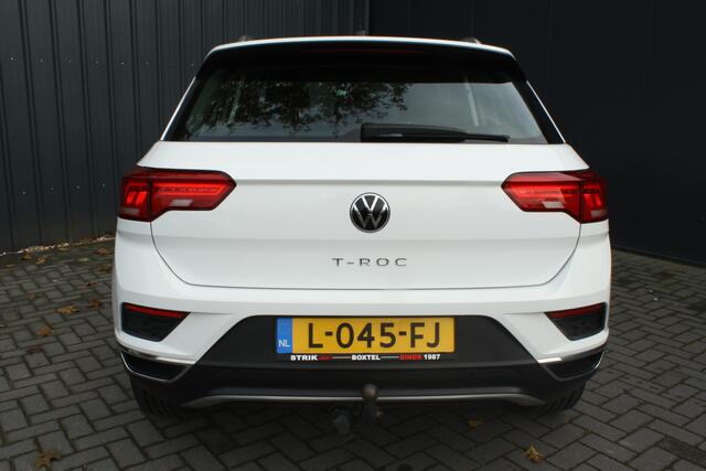 Volkswagen T-Roc 1.5 TSI Style Business - NAVIGATIE - CARPLAY - TREKHAAK - PDC