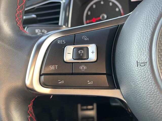 Volkswagen T-Roc 1.5 TSI Sport ADAP CRUISE APPLE STOELVERW.