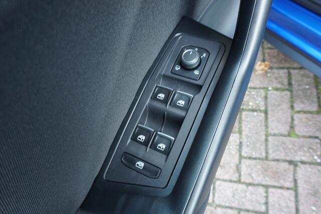 Volkswagen T-Roc 1.5 TSI 150pk DSG Sport Business R-Line Digital Dashboard | Camera | PDC * All in prijs