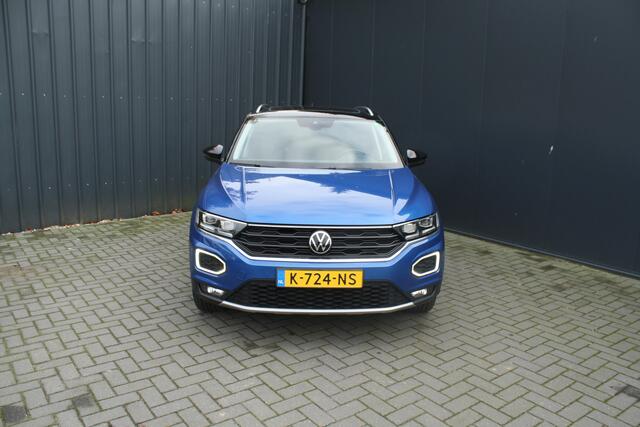 Volkswagen T-Roc 1.0 TSI Style Business - NAVIGATIE - CAMERA - PANORAMADAK - TREKHAAK