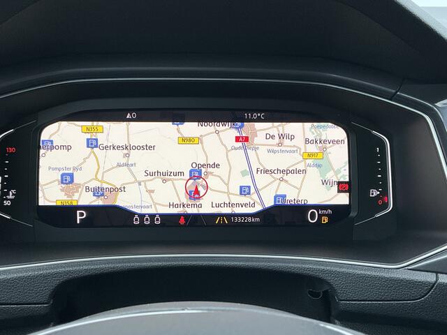 Volkswagen T-Roc 1.5 TSI Automaat R-Line Navi Camera Stoelverw. Digitaal Business R
