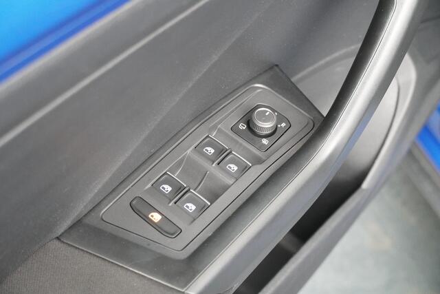Volkswagen T-Roc BWJ 2019 1.5 150 PK TSI Sport Business R TREKHAAK / APPLE CARPLAY / ANDROID AUTO / NAVI / CLIMA / ADAPTIVE CRUISE / STOELVERW. / PARKEERSENSOREN / LMV