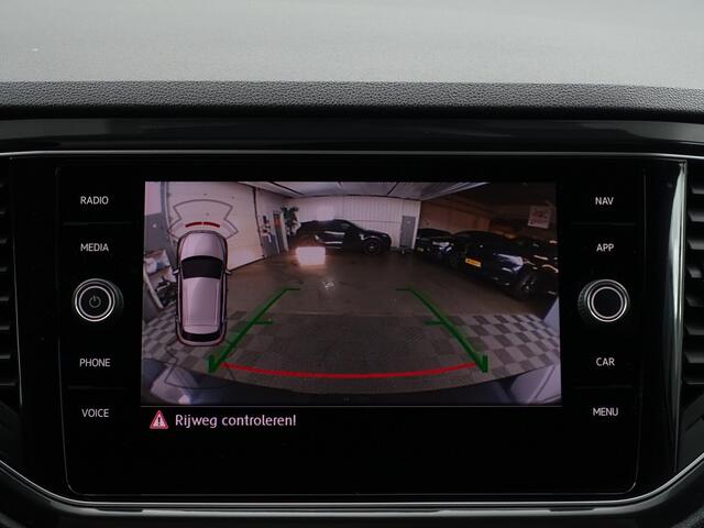 Volkswagen T-Roc 1.5 TSI R Line Aut+ Panoramadak, Stuur/Stoelverwarming, Carplay, Keyless, Beats Audio, Sfeerverlichting