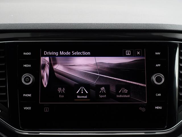 Volkswagen T-Roc 1.5 TSI R Line Aut+ Panoramadak, Stuur/Stoelverwarming, Carplay, Keyless, Beats Audio, Sfeerverlichting