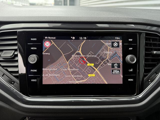 Volkswagen T-Roc 2.0 TSI 4Motion R-LINE Pano/Camera/Trekhaak/Navi