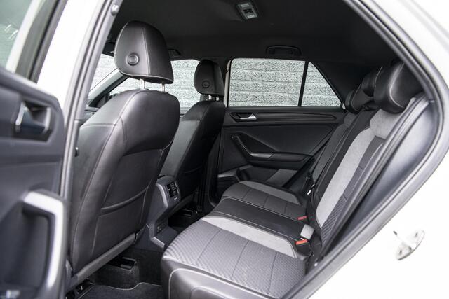 Volkswagen T-Roc 1.5 TSi 150 pk DSG-7 Sport R-Line | 2x R-Line | Full LED | Camera | Navigatie