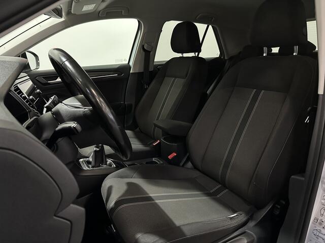 Volkswagen T-Roc 1.0 TSI Style - Navi / Carplay / Lane assist / PDC
