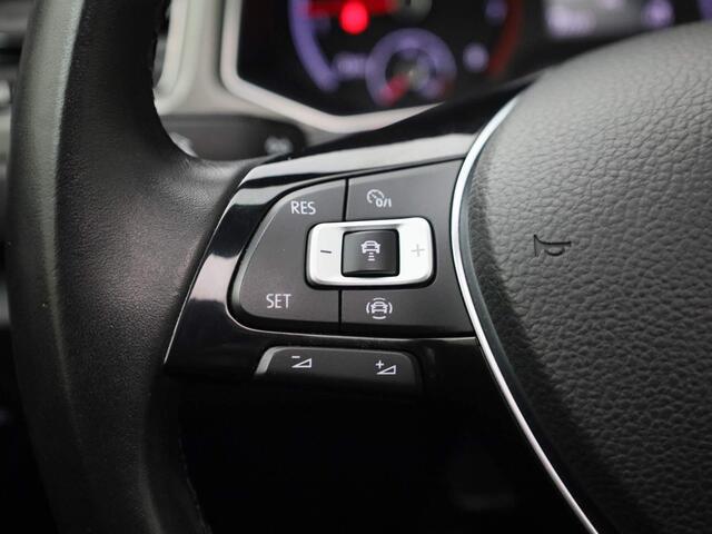 Volkswagen T-Roc 1.5TSI/150PK Style · Panoramadak · Trekhaak · Parkeersensoren