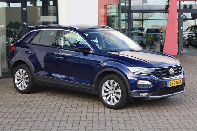Volkswagen T-Roc 1.0 TSI Style 115PK / 85kW, NL auto dealeronderhouden, 17" 'Kulmbach' LMV, parkeersensoren voor en achter (pdc), climatronic, executive, navigatie, adaptieve cruise control (acc), multifunctioneel lederen stuurwiel, Apple Carplay / Android Auto, DAB+, ele