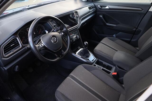 Volkswagen T-Roc 1.0 TSI Style 115PK / 85kW, NL auto dealeronderhouden, 17" 'Kulmbach' LMV, parkeersensoren voor en achter (pdc), climatronic, executive, navigatie, adaptieve cruise control (acc), multifunctioneel lederen stuurwiel, Apple Carplay / Android Auto, DAB+, ele