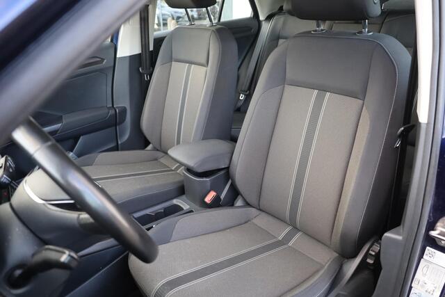 Volkswagen T-Roc 1.0 TSI Style 115PK / 85kW, NL auto dealeronderhouden, 17" 'Kulmbach' LMV, parkeersensoren voor en achter (pdc), climatronic, executive, navigatie, adaptieve cruise control (acc), multifunctioneel lederen stuurwiel, Apple Carplay / Android Auto, DAB+, ele