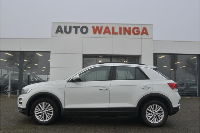 Volkswagen T-Roc 1.5 TSI Style Trekhaak 1500KG Trekgewicht. Caplay (alarm klasse 3, dab, navigatiesysteem full map, radio cd speler, smartphone integratie, verkeersbord detectie, wifi