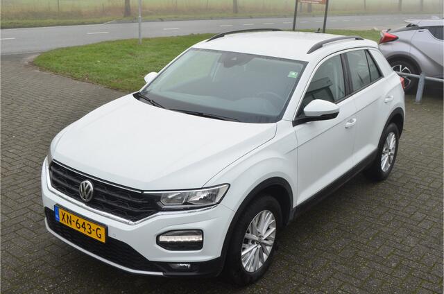Volkswagen T-Roc 1.5 TSI Style Trekhaak 1500KG Trekgewicht. Caplay (alarm klasse 3, dab, navigatiesysteem full map, radio cd speler, smartphone integratie, verkeersbord detectie, wifi