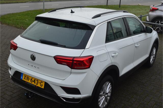 Volkswagen T-Roc 1.5 TSI Style Trekhaak 1500KG Trekgewicht. Caplay (alarm klasse 3, dab, navigatiesysteem full map, radio cd speler, smartphone integratie, verkeersbord detectie, wifi