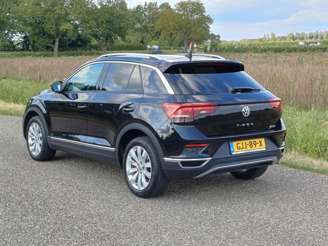 Volkswagen T-Roc 2.0 TSI 4Motion Sport /Mooie auto!/Clima/Led/Carplay/Navi/Camera/17 INCH/USB