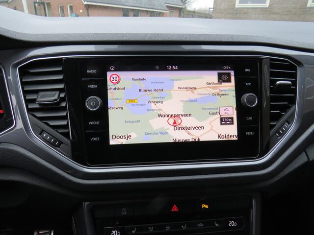 Volkswagen T-Roc 1.5 TSI 150Pk Sport R-Line * Rijklaarprijs incl. garantie * Digit. Cockpit * Led Koplamp * PDC V+A * Carplay Android