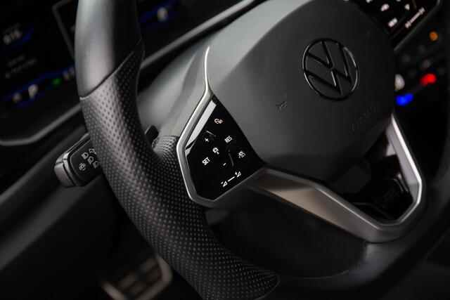Volkswagen T-Roc 1.5 TSI R-Line , Adap. cruise, Trekhaak,