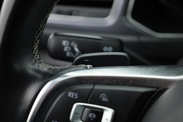 Volkswagen T-Roc 1.5 TSI R-Line DSG | Navi | Adapt. Cruise | Stoelverw. | Camera | Apple CarPlay