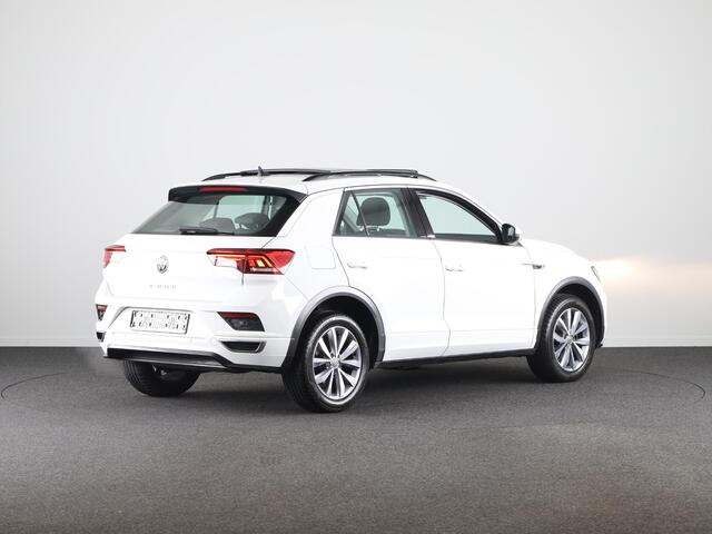 Volkswagen T-Roc 1.5 TSI Style 150 pk Automaat (DSG) | Navigatie | Panoramadak | Parkeersensoren | Digitaal instrumentenpaneel | R-Line |